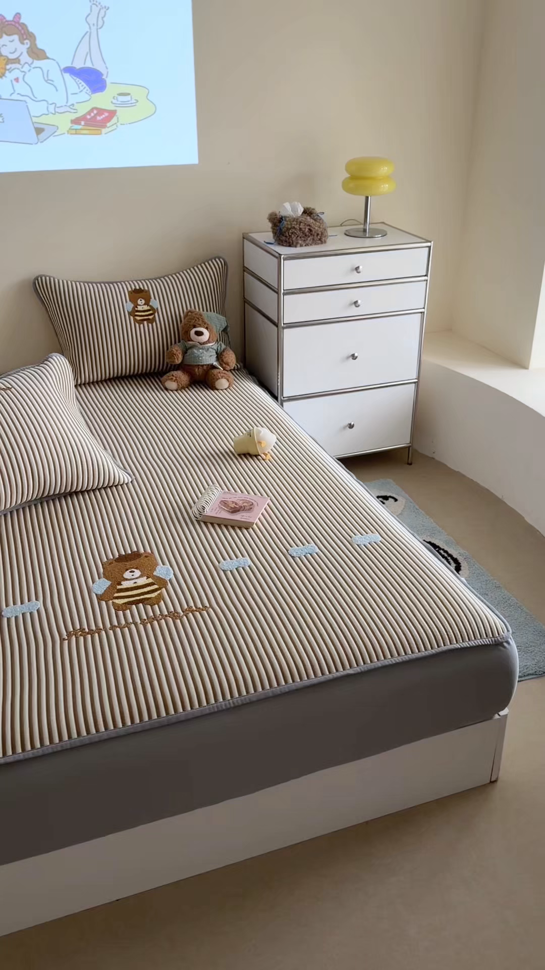 91家纺网 家纺一手货源 找家纺 暖生活 2026新款3DMAX超凉感原创PE冰丝软席子凉席-床笠款 蜜蜂小熊