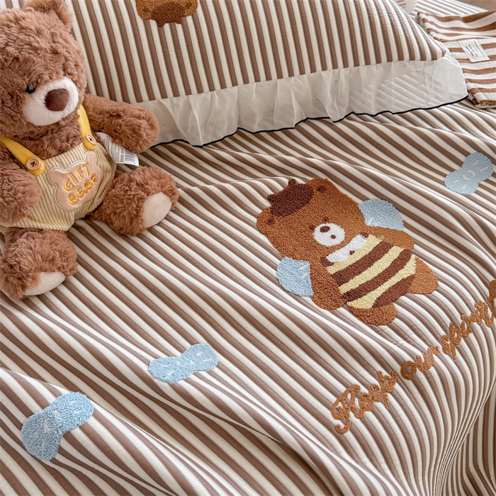 91家纺网 家纺一手货源 找家纺 暖生活 2026新款3DMAX超凉感原创PE冰丝软席子凉席-床裙款 蜜蜂小熊