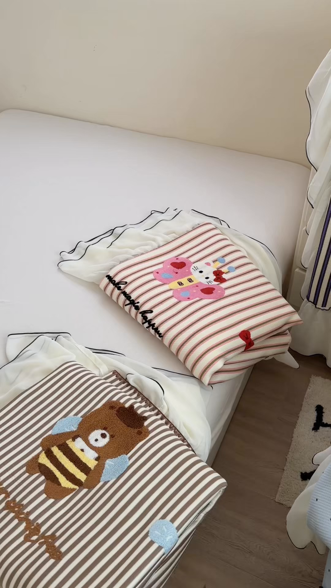 91家纺网 家纺一手货源 找家纺 暖生活 2026新款3DMAX超凉感原创PE冰丝软席子凉席-床裙款 组合图仅供展示不可下单