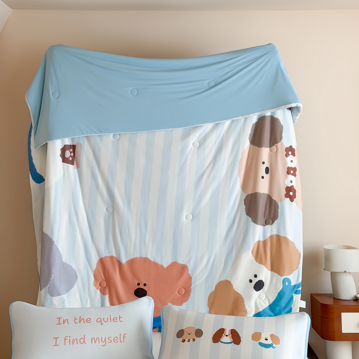 91家纺网 家纺一手货源 找家纺 桃喜 2026新款A类绵绵冰双感夏被夏凉被空调被（一面针织棉一面凉感 夏被蓝条软萌小狗