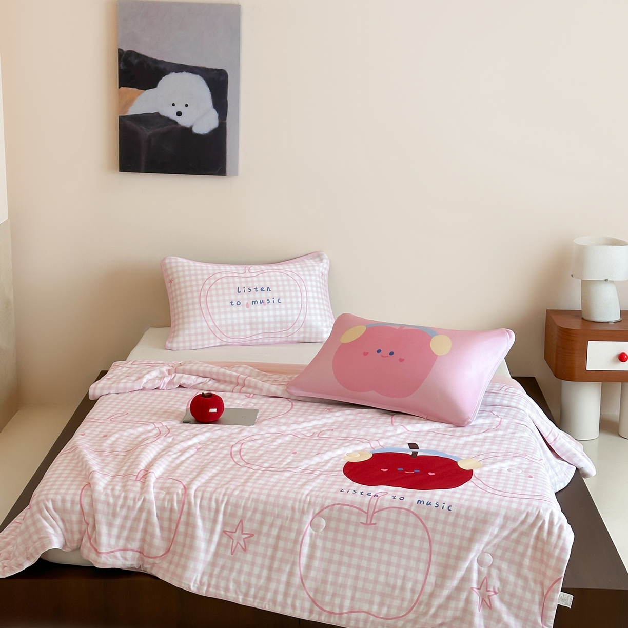 91家纺网 家纺一手货源 找家纺 桃喜 2026新款A类绵绵冰双感夏被夏凉被空调被（一面针织棉一面凉感 夏被粉格苹果