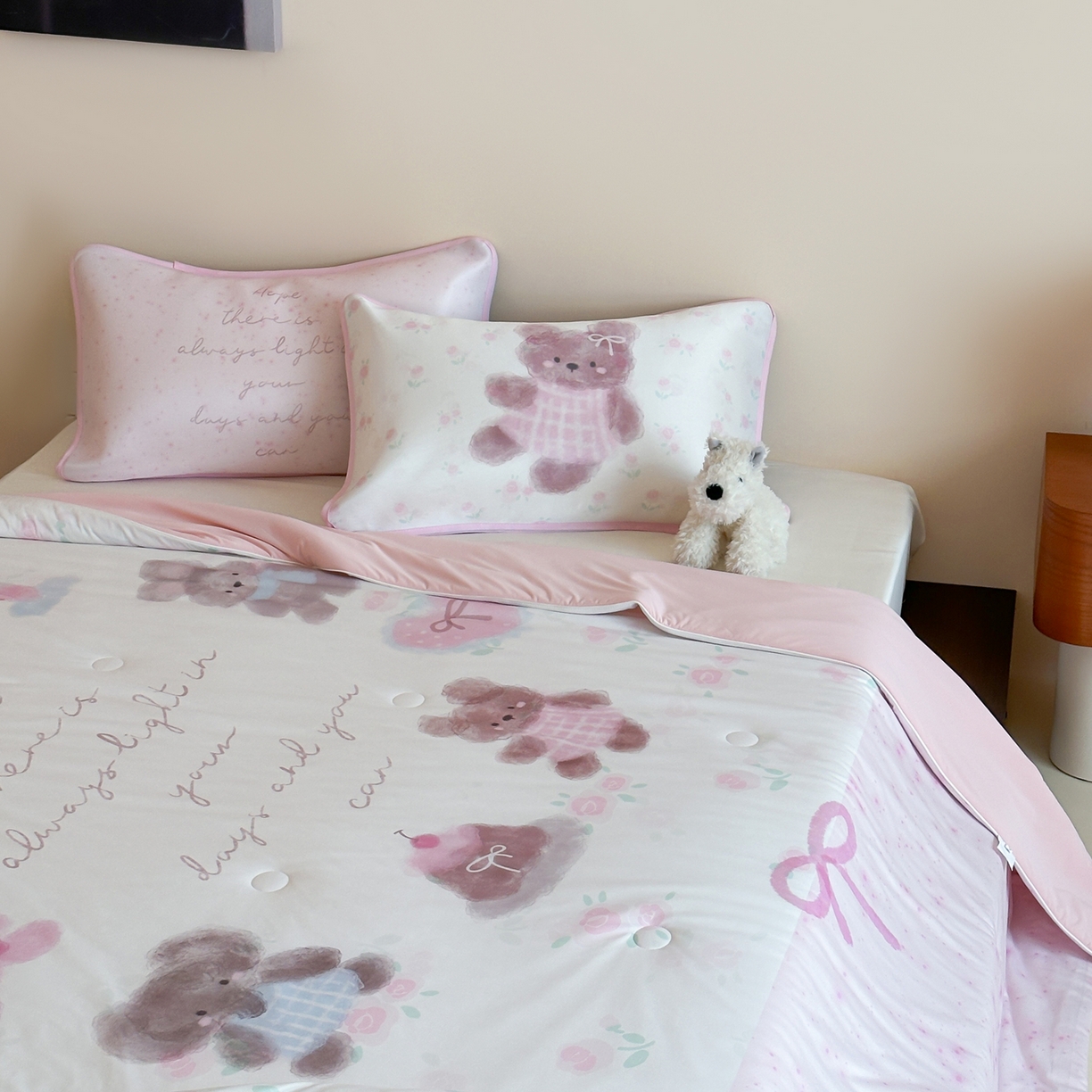 91家纺网 家纺一手货源 找家纺 桃喜 2026新款A类绵绵冰双感夏被夏凉被空调被（一面针织棉一面凉感 夏被小熊来信