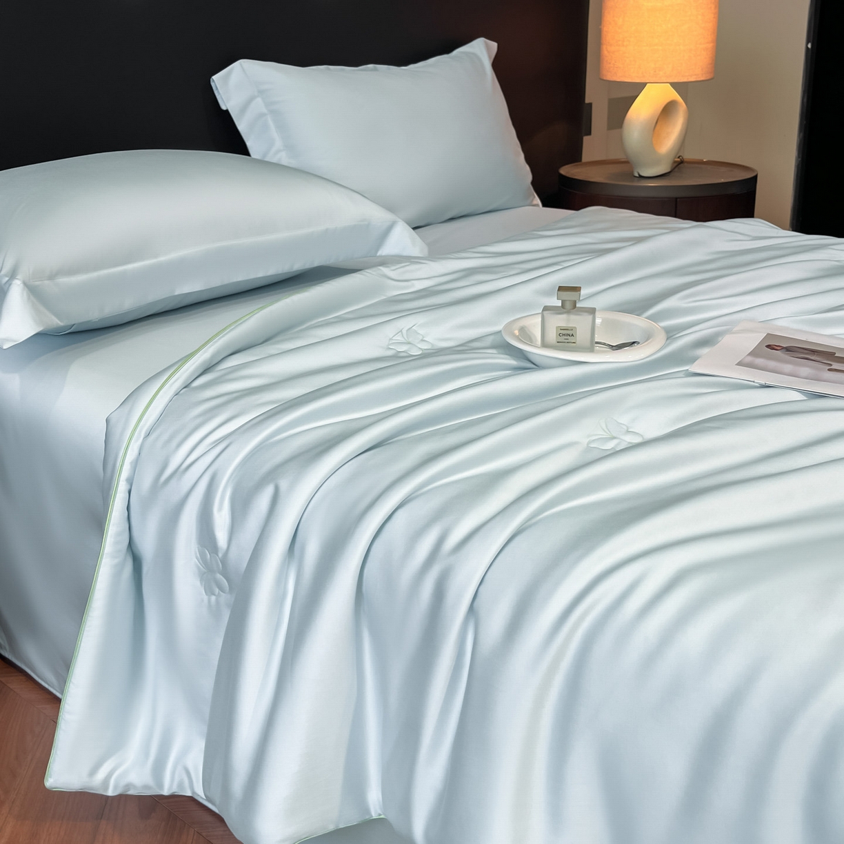 91家纺网 家纺一手货源 找家纺 新方向 2026新款A类20%蚕丝天丝棉夏被四件套蝴蝶系列 蝴蝶-微光蓝