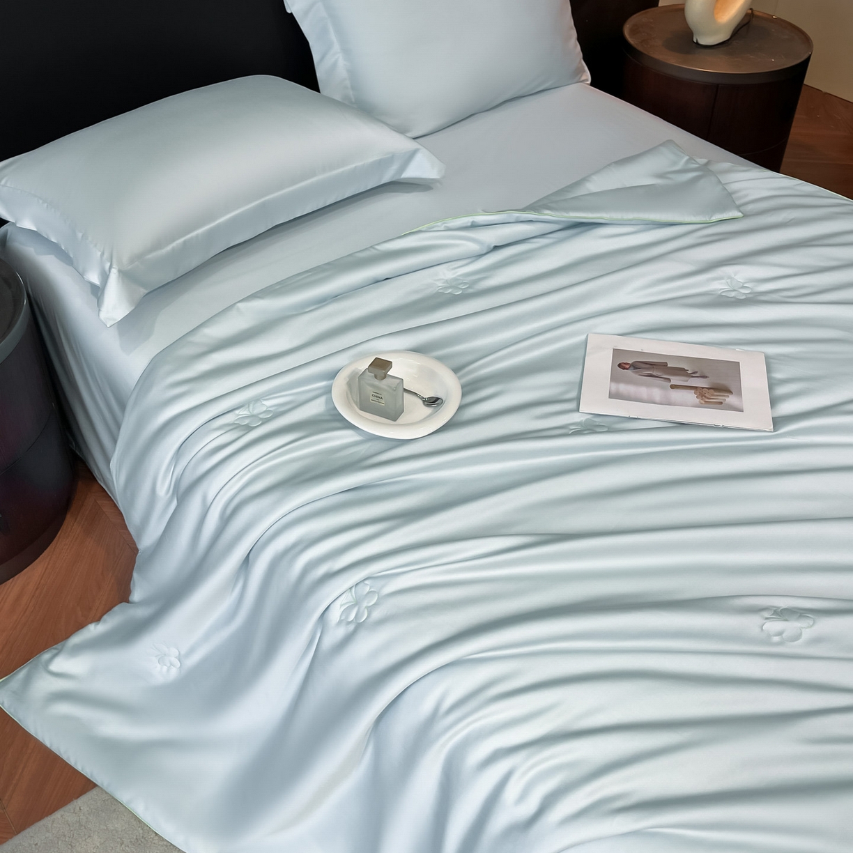 91家纺网 家纺一手货源 找家纺 新方向 2026新款A类20%蚕丝天丝棉夏被四件套蝴蝶系列 蝴蝶-微光蓝