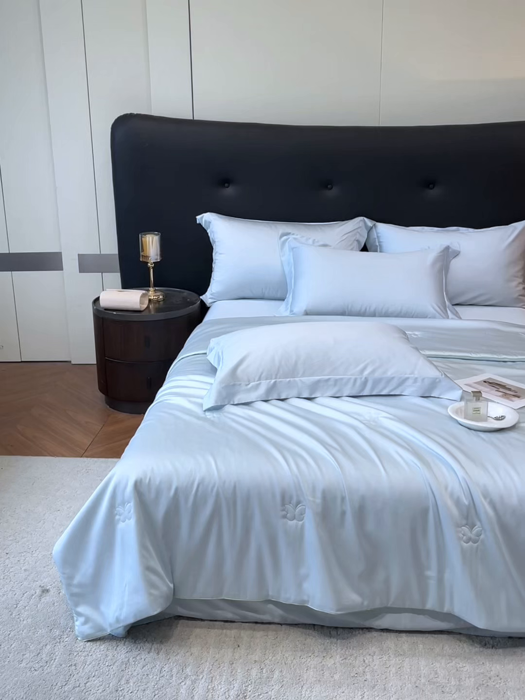 91家纺网 家纺一手货源 找家纺 新方向 2026新款A类20%蚕丝天丝棉夏被四件套蝴蝶系列 蝴蝶-微光蓝