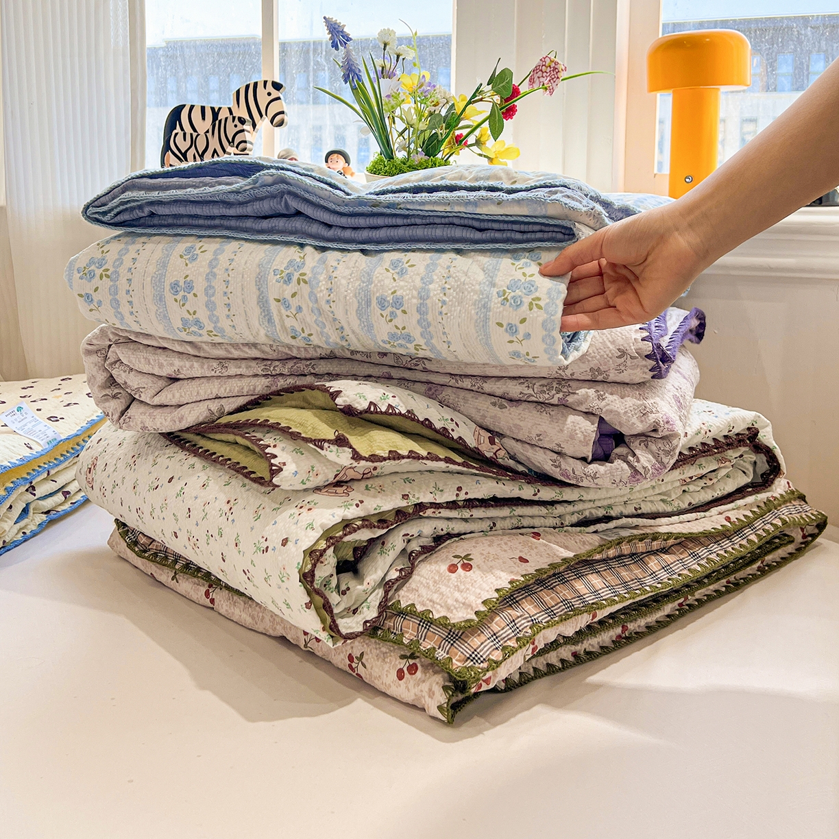 91家纺网 家纺一手货源 找家纺 （总）富米莱（原臻工厂） 2026新款泡芙纱贝壳边夏被夏凉被空调被床盖床裙四件套-欧包系列