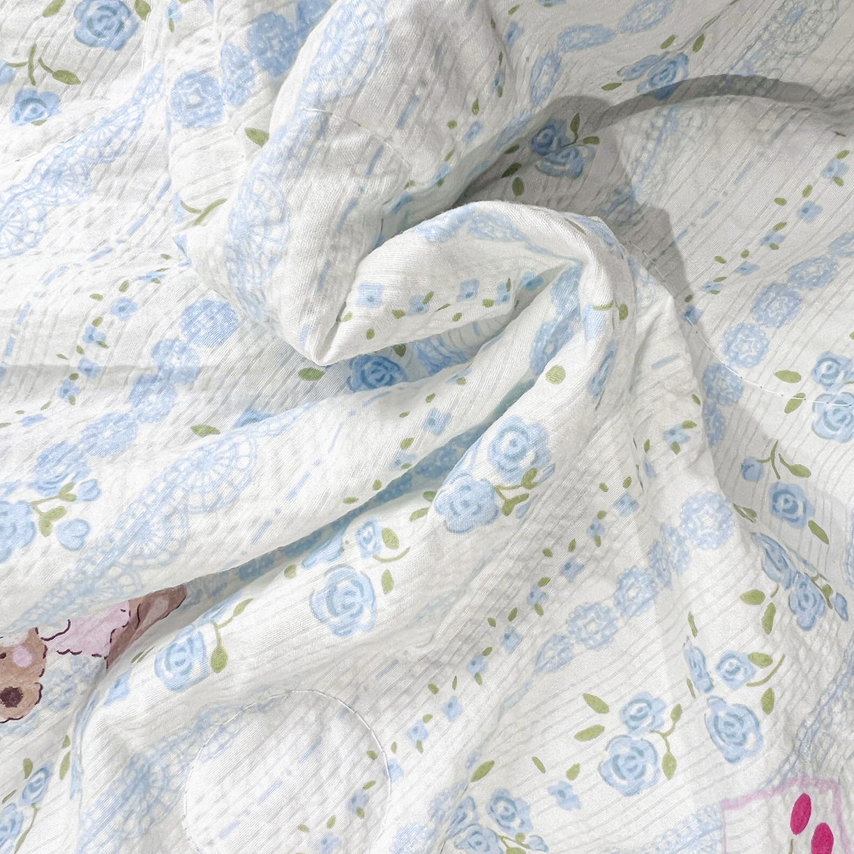 91家纺网 家纺一手货源 找家纺 富米莱（原臻工厂） 2026新款泡芙纱贝壳边夏被夏凉被空调被床盖床裙四件套-欧包系列 欧包-纯宅熊