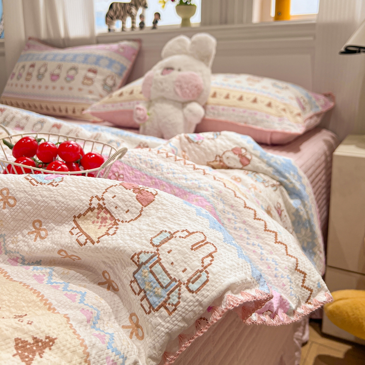 91家纺网 家纺一手货源 找家纺 富米莱（原臻工厂） 2026新款泡芙纱贝壳边夏被夏凉被空调被床盖床裙四件套-欧包系列 欧包-晚安菲菲