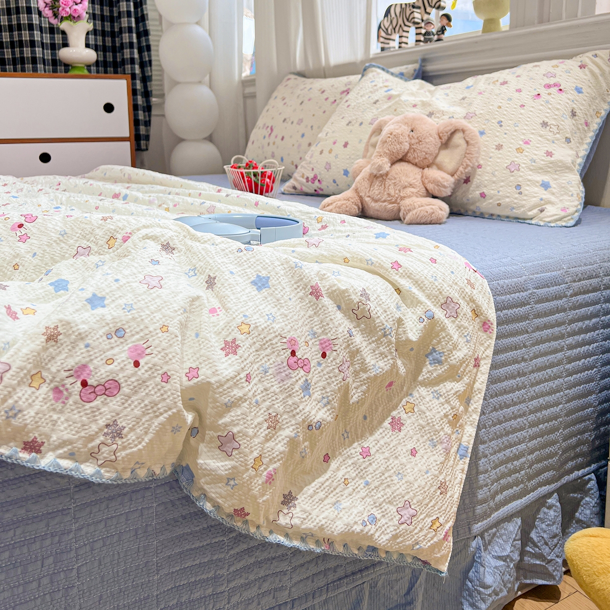 91家纺网 家纺一手货源 找家纺 富米莱（原臻工厂） 2026新款泡芙纱贝壳边夏被夏凉被空调被床盖床裙四件套-欧包系列 欧包-躲猫猫