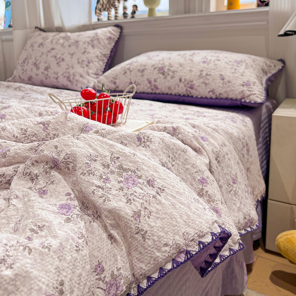 91家纺网 家纺一手货源 找家纺 富米莱（原臻工厂） 2026新款泡芙纱贝壳边夏被夏凉被空调被床盖床裙四件套-欧包系列 欧包-柔紫碎花屿