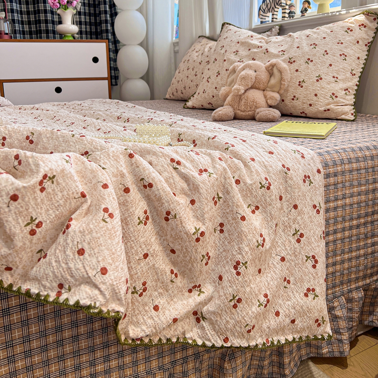 91家纺网 家纺一手货源 找家纺 富米莱（原臻工厂） 2026新款泡芙纱贝壳边夏被夏凉被空调被床盖床裙四件套-欧包系列 欧包-酒渍樱桃