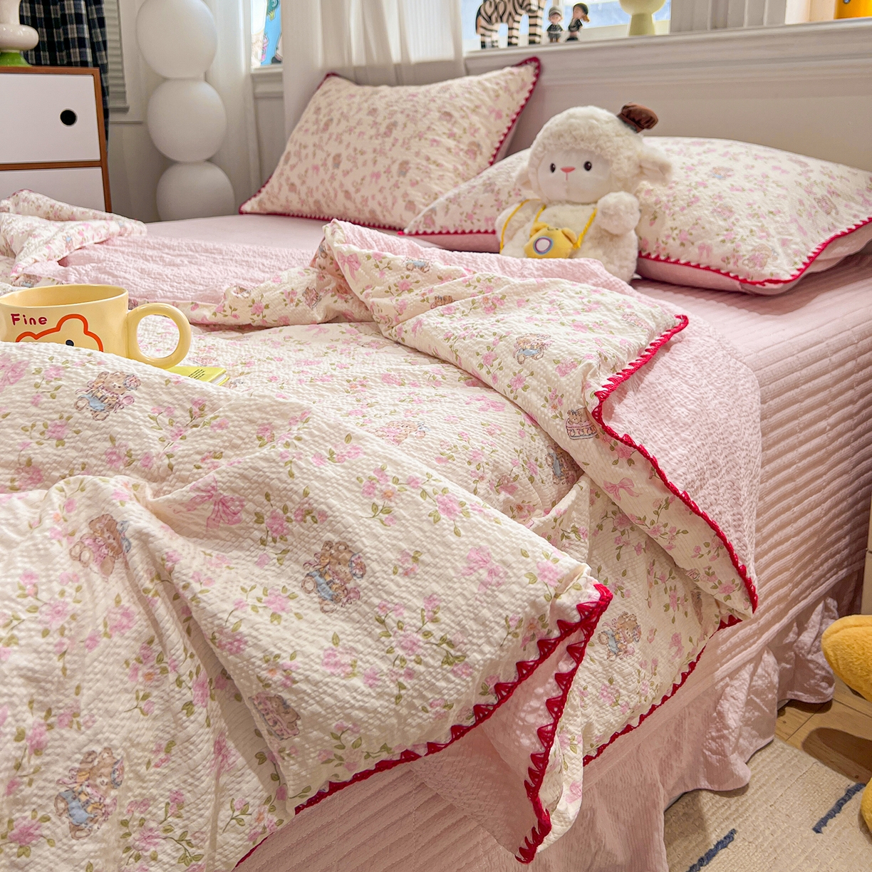 91家纺网 家纺一手货源 找家纺 富米莱（原臻工厂） 2026新款泡芙纱贝壳边夏被夏凉被空调被床盖床裙四件套-欧包系列 欧包-花园兔