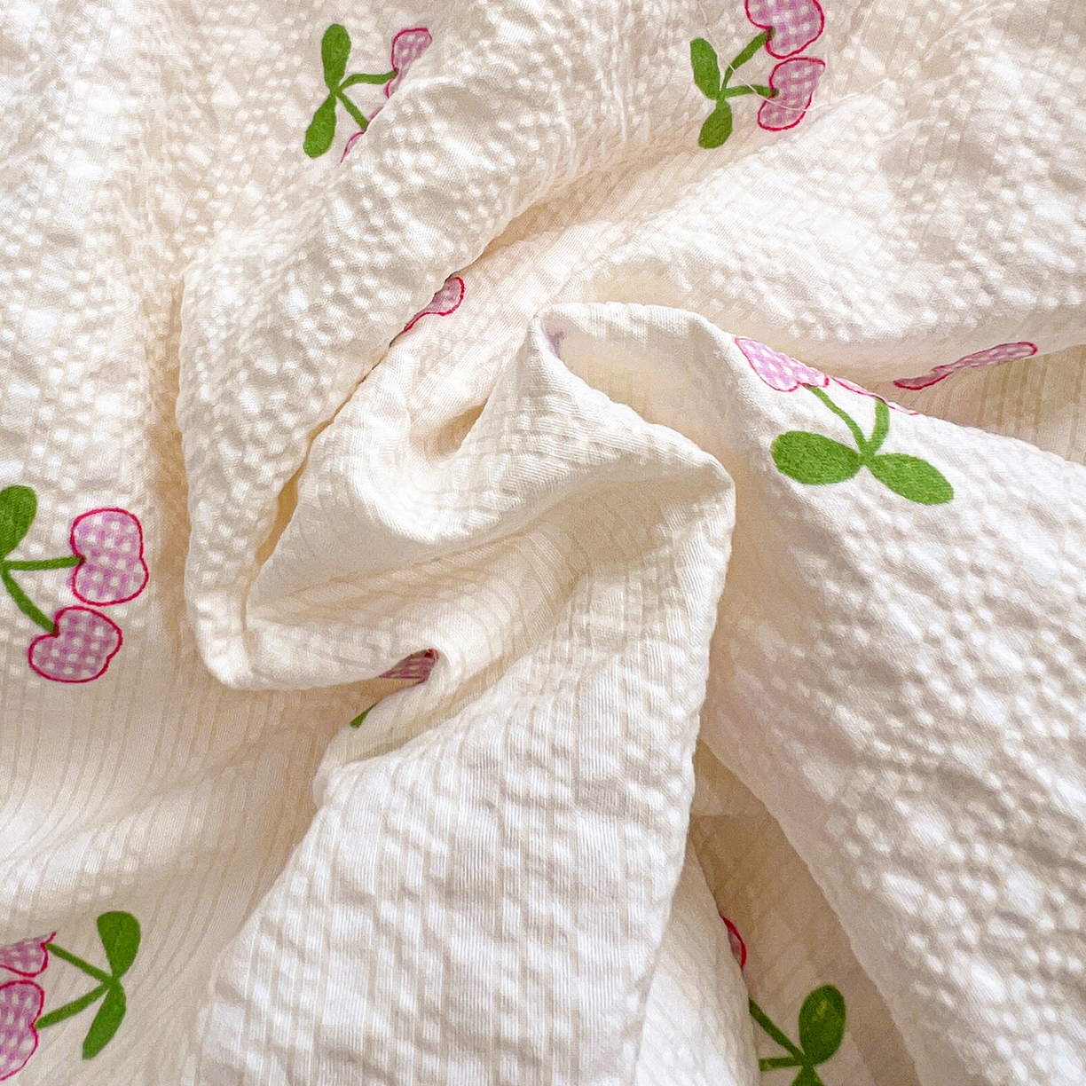 91家纺网 家纺一手货源 找家纺 富米莱（原臻工厂） 2026新款泡芙纱贝壳边夏被夏凉被空调被床盖床裙四件套-欧包系列 欧包-樱桃小软贴