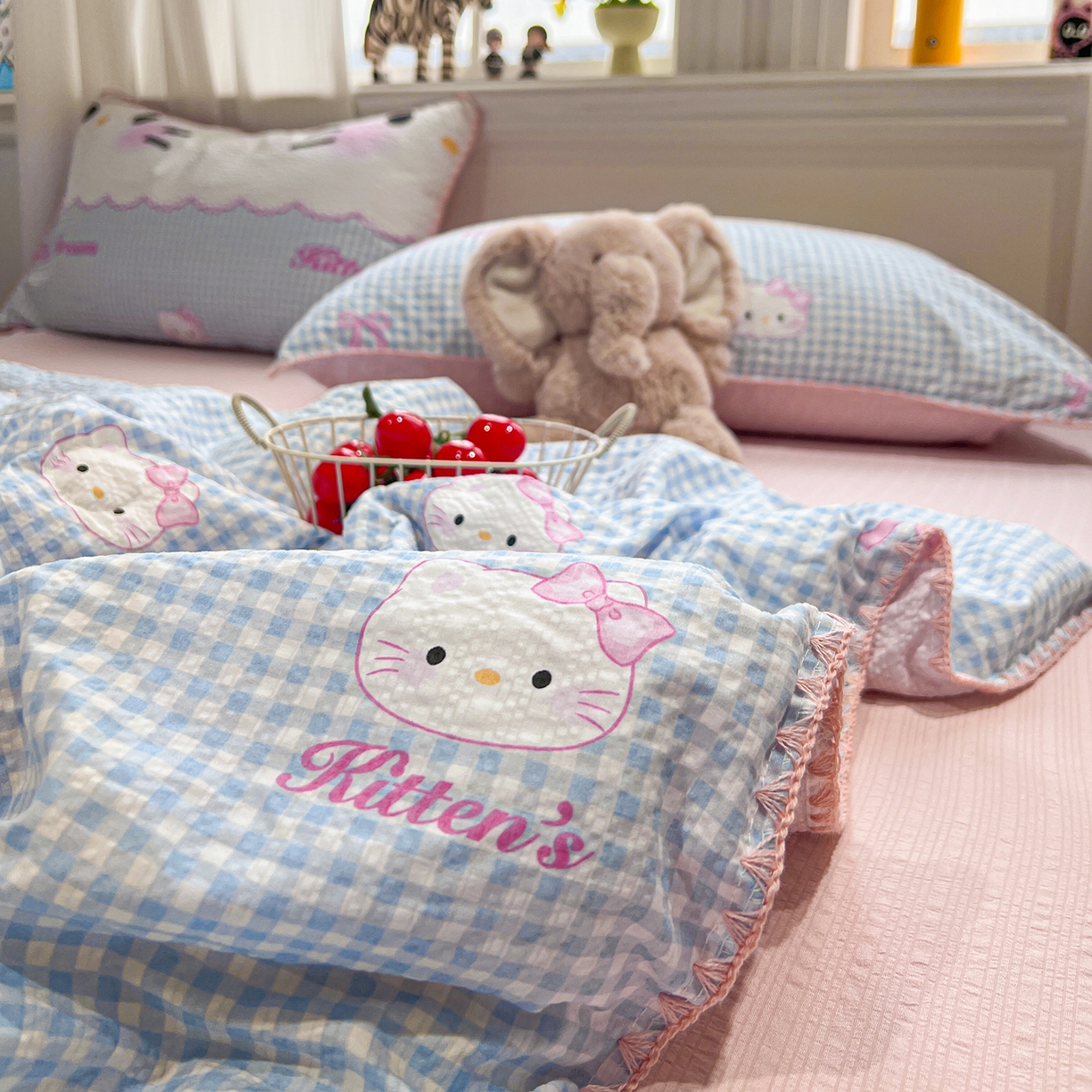 91家纺网 家纺一手货源 找家纺 富米莱（原臻工厂） 2026新款泡芙纱贝壳边夏被夏凉被空调被床盖床裙四件套-欧包系列 欧包-轻语小猫