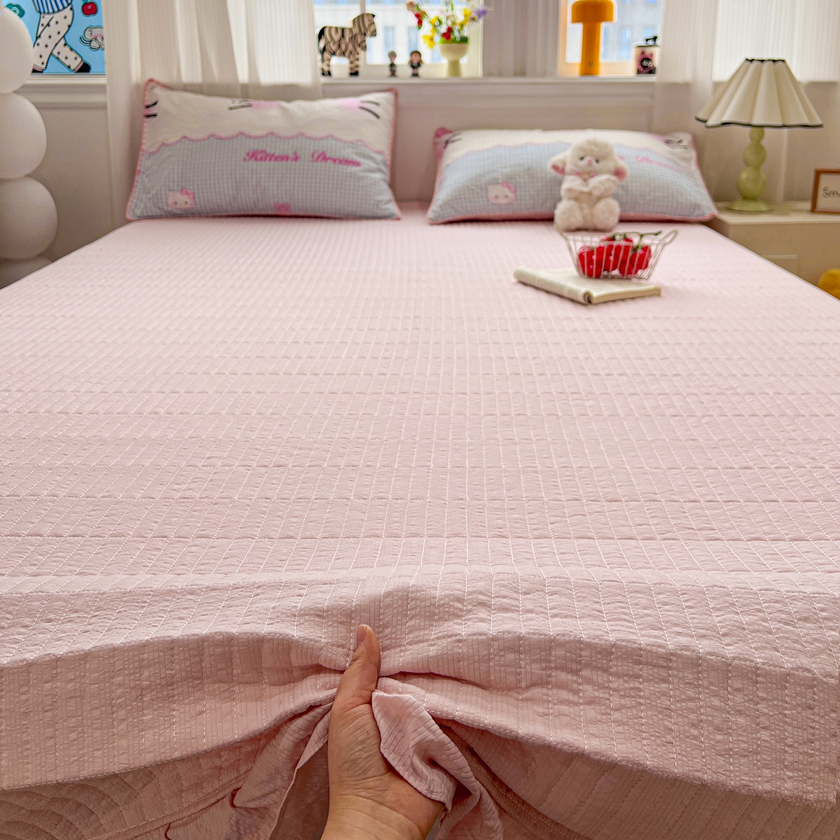 91家纺网 家纺一手货源 找家纺 富米莱（原臻工厂） 2026新款泡芙纱贝壳边夏被夏凉被空调被床盖床裙四件套-欧包系列 欧包-轻语小猫