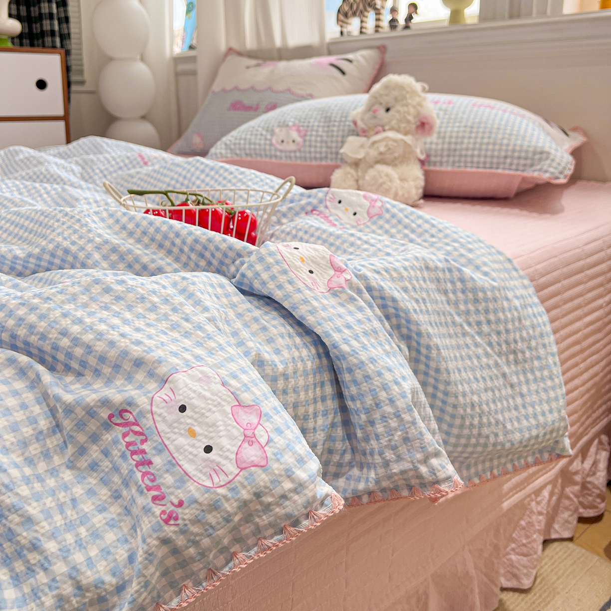 91家纺网 家纺一手货源 找家纺 富米莱（原臻工厂） 2026新款泡芙纱贝壳边夏被夏凉被空调被床盖床裙四件套-欧包系列 欧包-轻语小猫