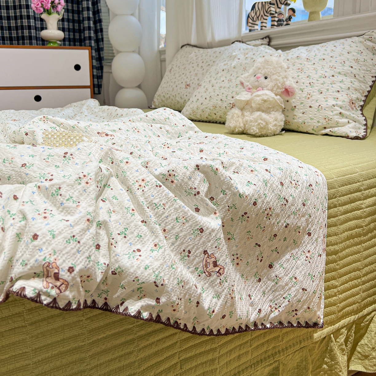 91家纺网 家纺一手货源 找家纺 富米莱（原臻工厂） 2026新款泡芙纱贝壳边夏被夏凉被空调被床盖床裙四件套-欧包系列 欧包-木马小花团