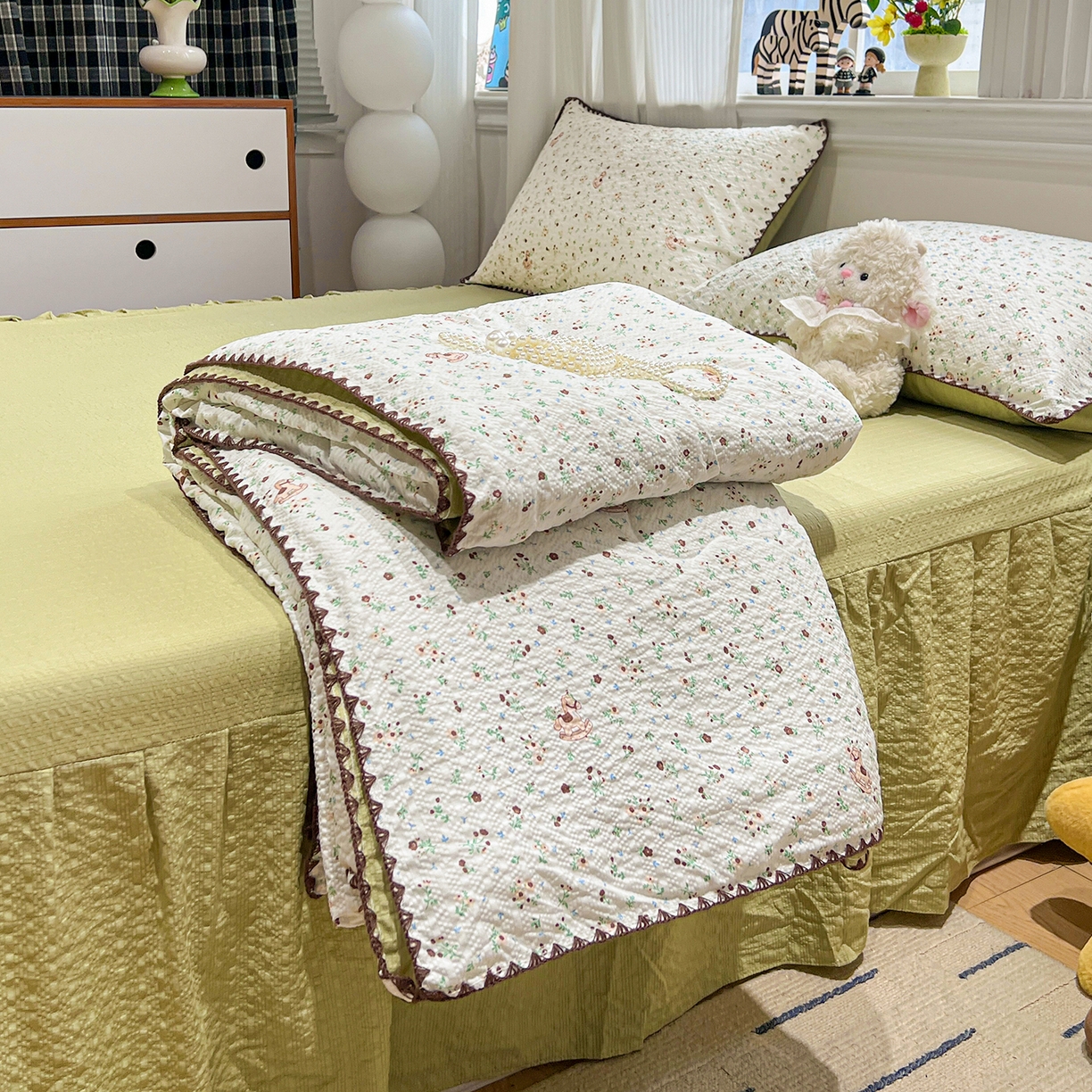 91家纺网 家纺一手货源 找家纺 富米莱（原臻工厂） 2026新款泡芙纱贝壳边夏被夏凉被空调被床盖床裙四件套-欧包系列 欧包-木马小花团