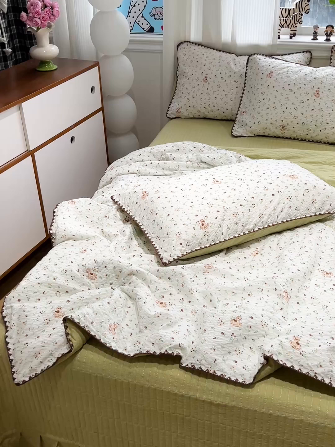 91家纺网 家纺一手货源 找家纺 富米莱（原臻工厂） 2026新款泡芙纱贝壳边夏被夏凉被空调被床盖床裙四件套-欧包系列 欧包-木马小花团