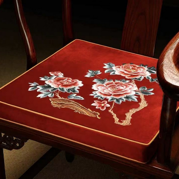 91家纺网 家纺一手货源 找家纺 （总）多米家居 2026新款定制红木-绒布刺绣坐垫、抱枕、桌旗，海绵，乳胶（2-3天货期，定制尺寸联系商家）