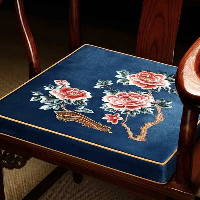91家纺网 家纺一手货源 找家纺 （总）多米家居 2026新款定制红木-绒布刺绣坐垫、抱枕、桌旗，海绵，乳胶（2-3天货期，定制尺寸联系商家）