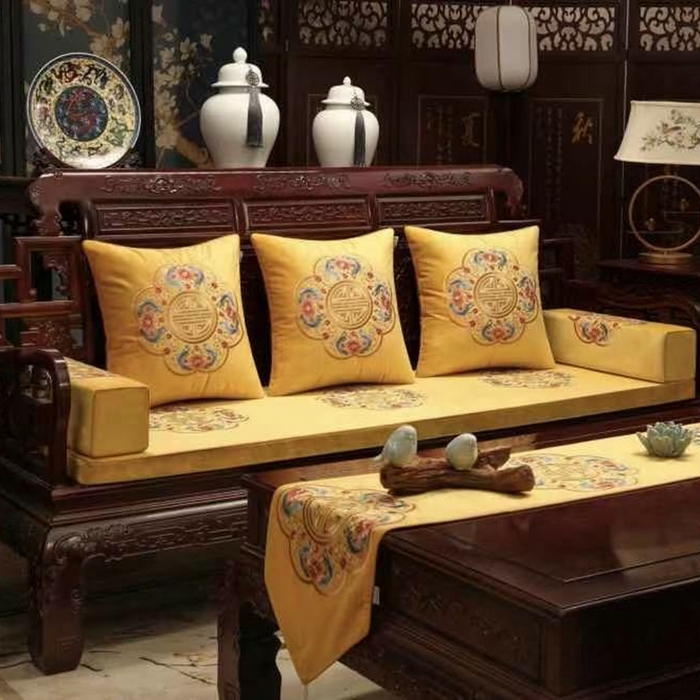 91家纺网 家纺一手货源 找家纺 （总）多米家居 2026新款定制红木-绒布刺绣坐垫、抱枕、桌旗，海绵，乳胶（2-3天货期，定制尺寸联系商家）