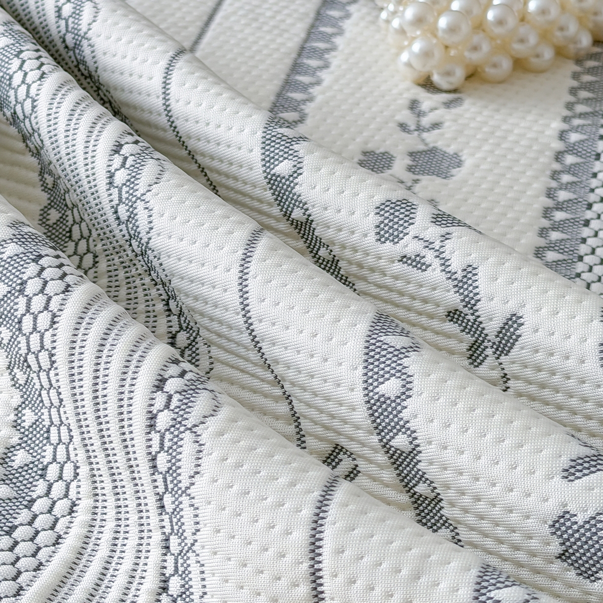 91家纺网 家纺一手货源 找家纺 山茶家居-原创设计（原山茶家纺） 2026新款A类提花华夫格床盖款凉席三件套-罗马假日 罗马假日-灰