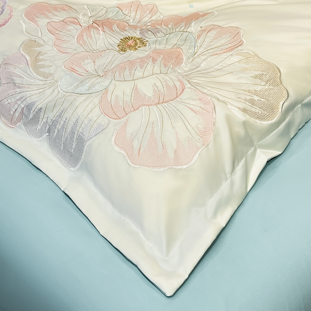 91家纺网 家纺一手货源 找家纺 （总）色鬼布艺高端家居主号 2026新款水洗冰丝刺绣四件套花颜系列