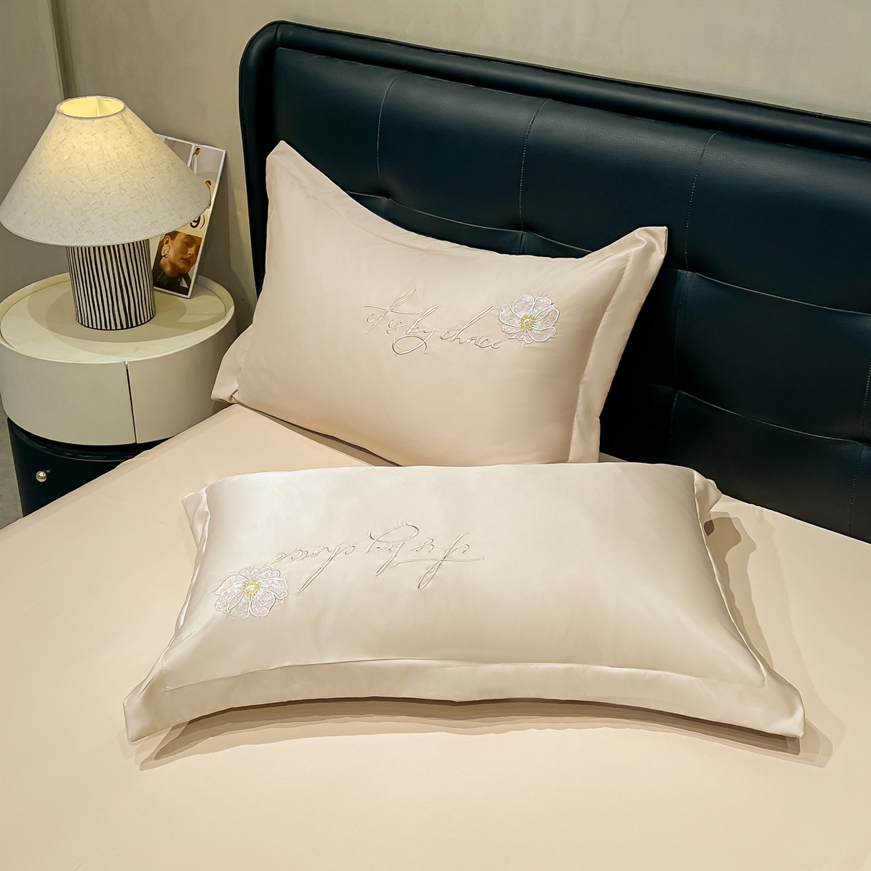 91家纺网 家纺一手货源 找家纺 色鬼布艺高端家居主号 2026新款水洗冰丝刺绣四件套花颜系列 花颜-金咖