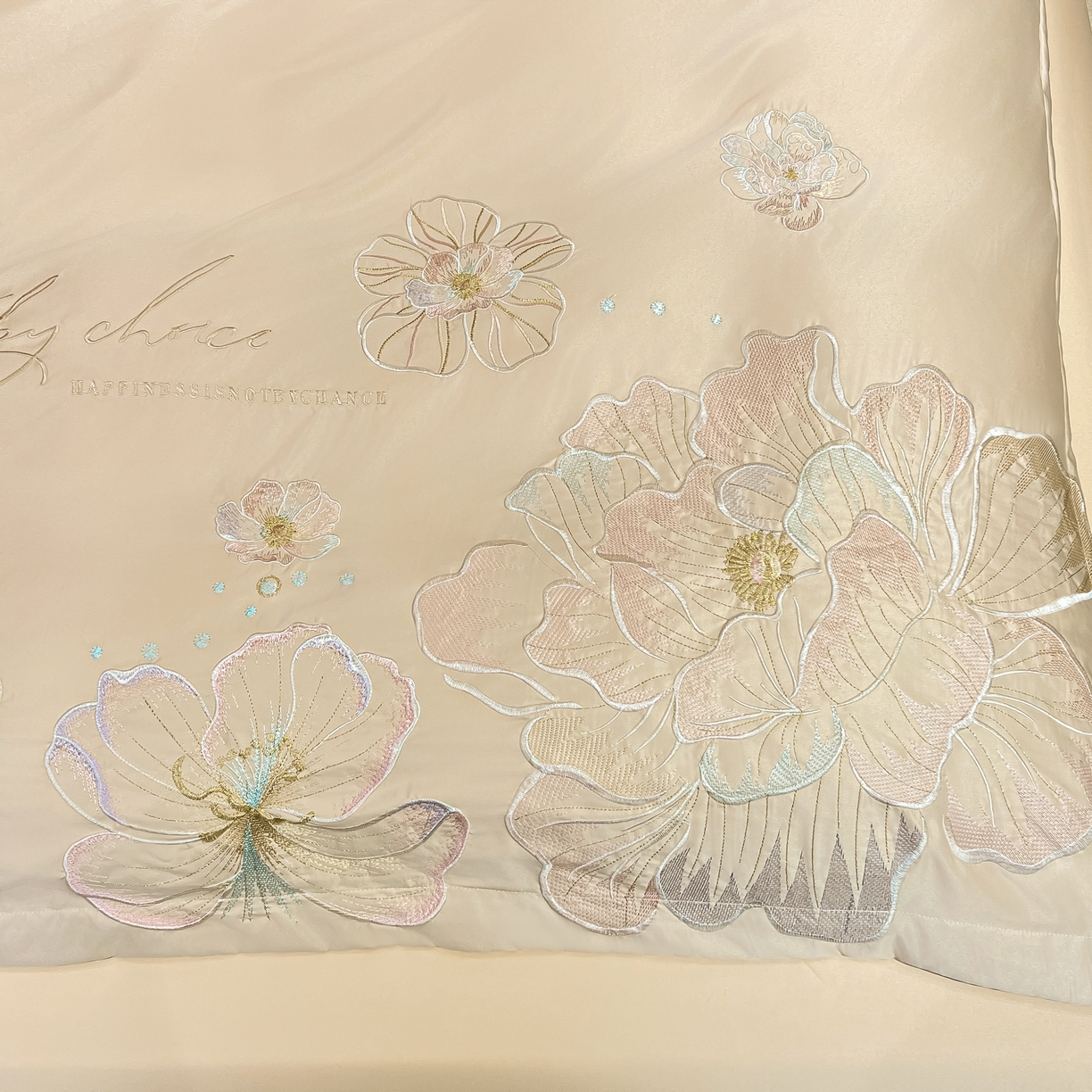 91家纺网 家纺一手货源 找家纺 色鬼布艺高端家居主号 2026新款水洗冰丝刺绣四件套花颜系列 花颜-金咖