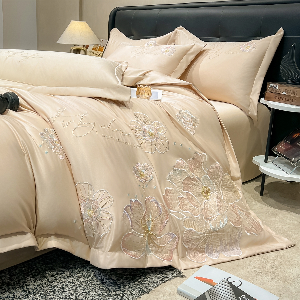 91家纺网 家纺一手货源 找家纺 色鬼布艺高端家居主号 2026新款水洗冰丝刺绣四件套花颜系列 花颜-金咖