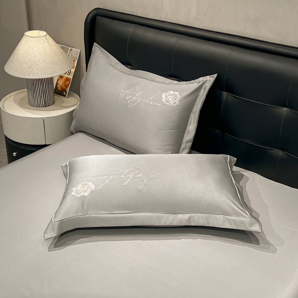 91家纺网 家纺一手货源 找家纺 色鬼布艺高端家居主号 2026新款水洗冰丝刺绣四件套花颜系列 花颜-高级灰