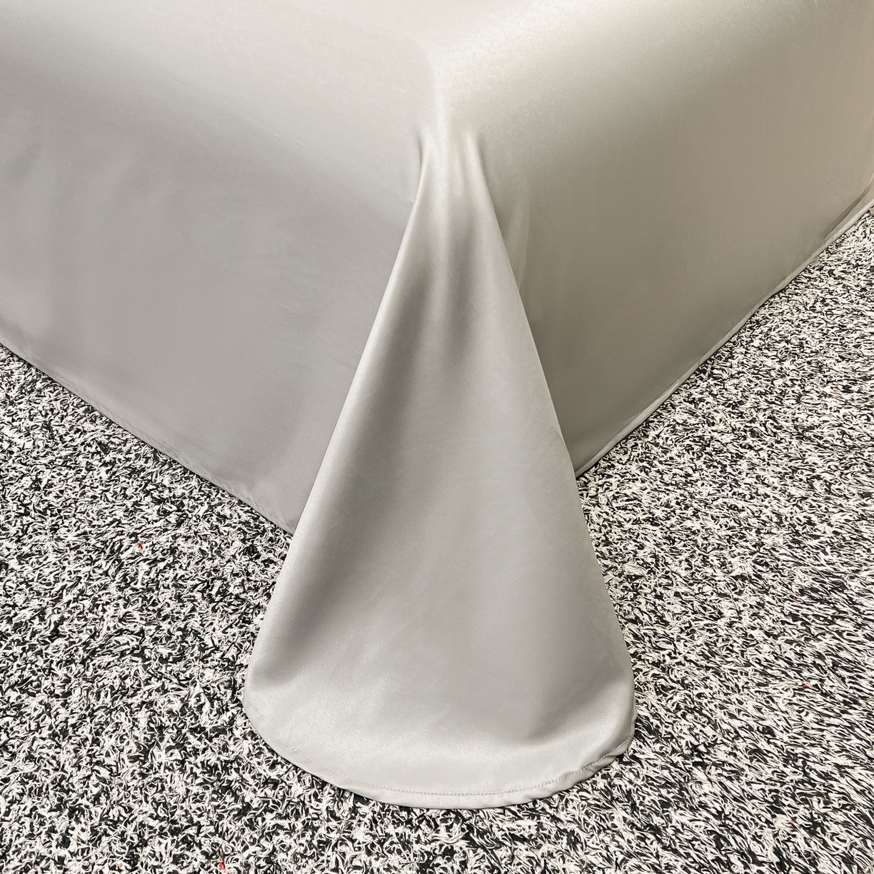 91家纺网 家纺一手货源 找家纺 色鬼布艺高端家居主号 2026新款水洗冰丝刺绣四件套花颜系列 花颜-高级灰