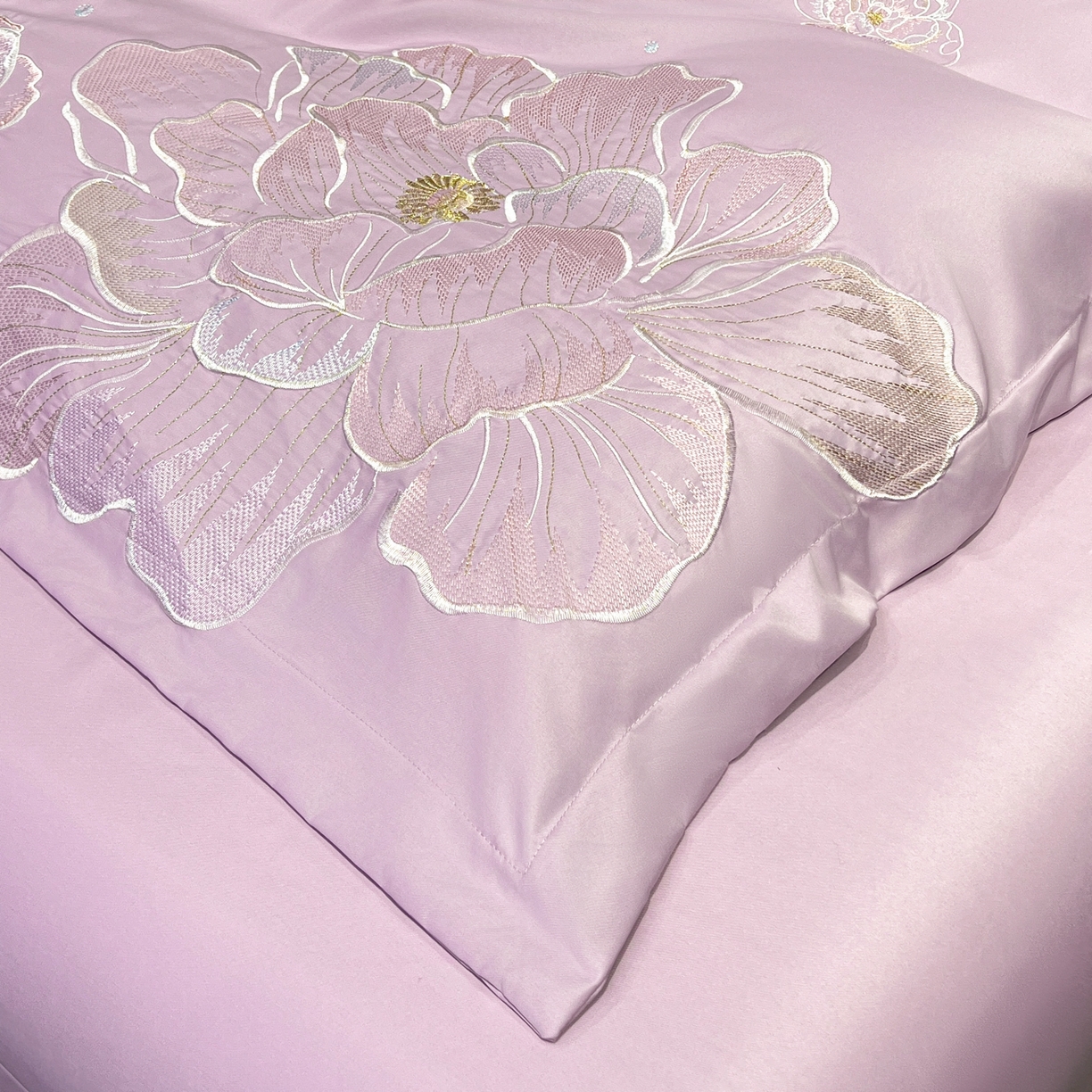 91家纺网 家纺一手货源 找家纺 色鬼布艺高端家居主号 2026新款水洗冰丝刺绣四件套花颜系列 花颜-芋泥紫