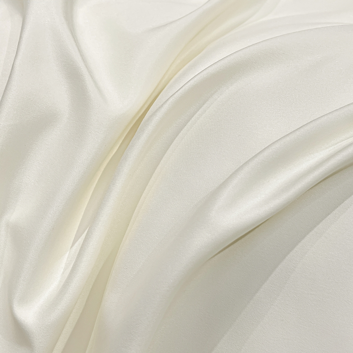 91家纺网 家纺一手货源 找家纺 色鬼布艺高端家居主号 2026新款水洗冰丝刺绣四件套花颜系列 花颜-纯洁白