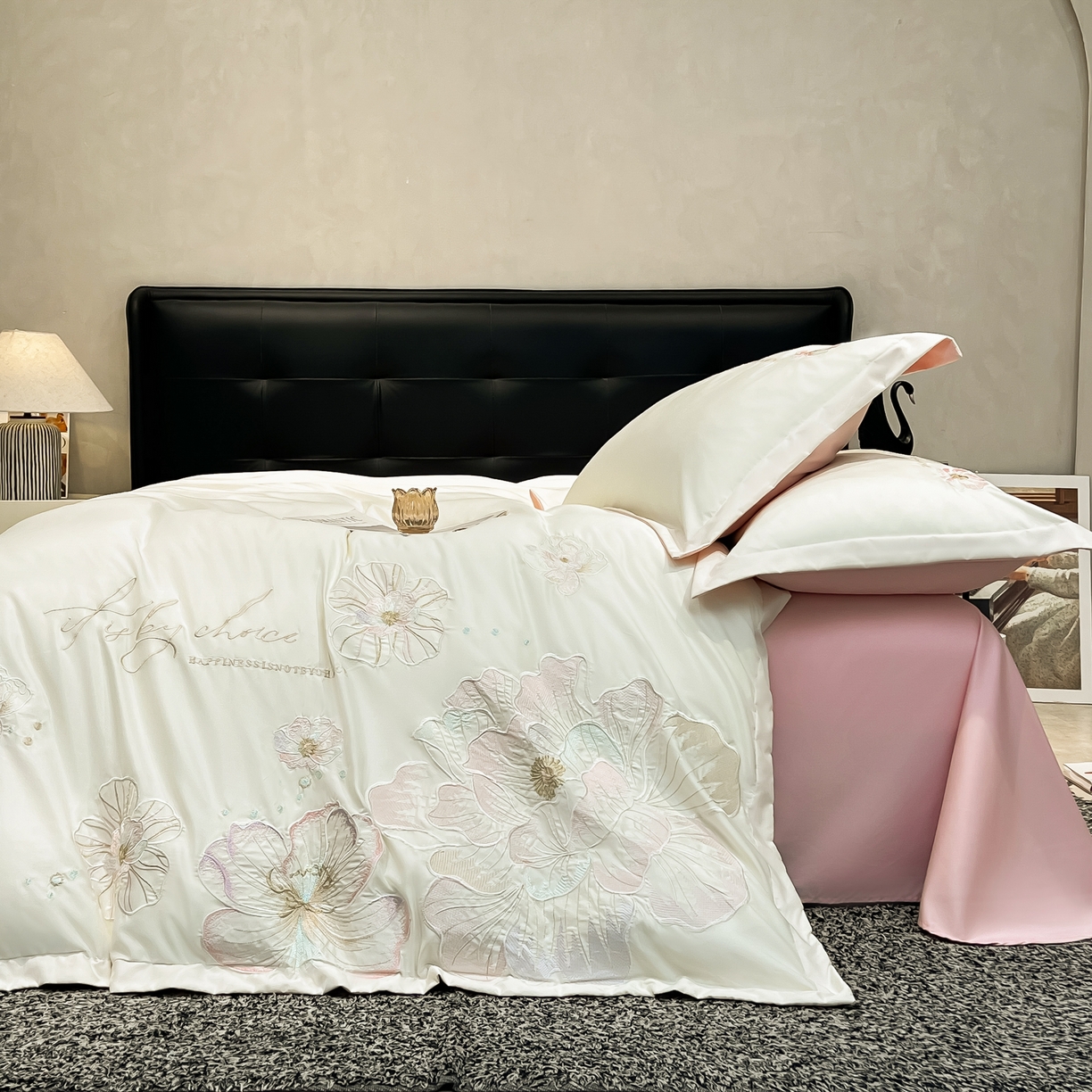 91家纺网 家纺一手货源 找家纺 色鬼布艺高端家居主号 2026新款水洗冰丝刺绣四件套花颜系列 花颜-白桃