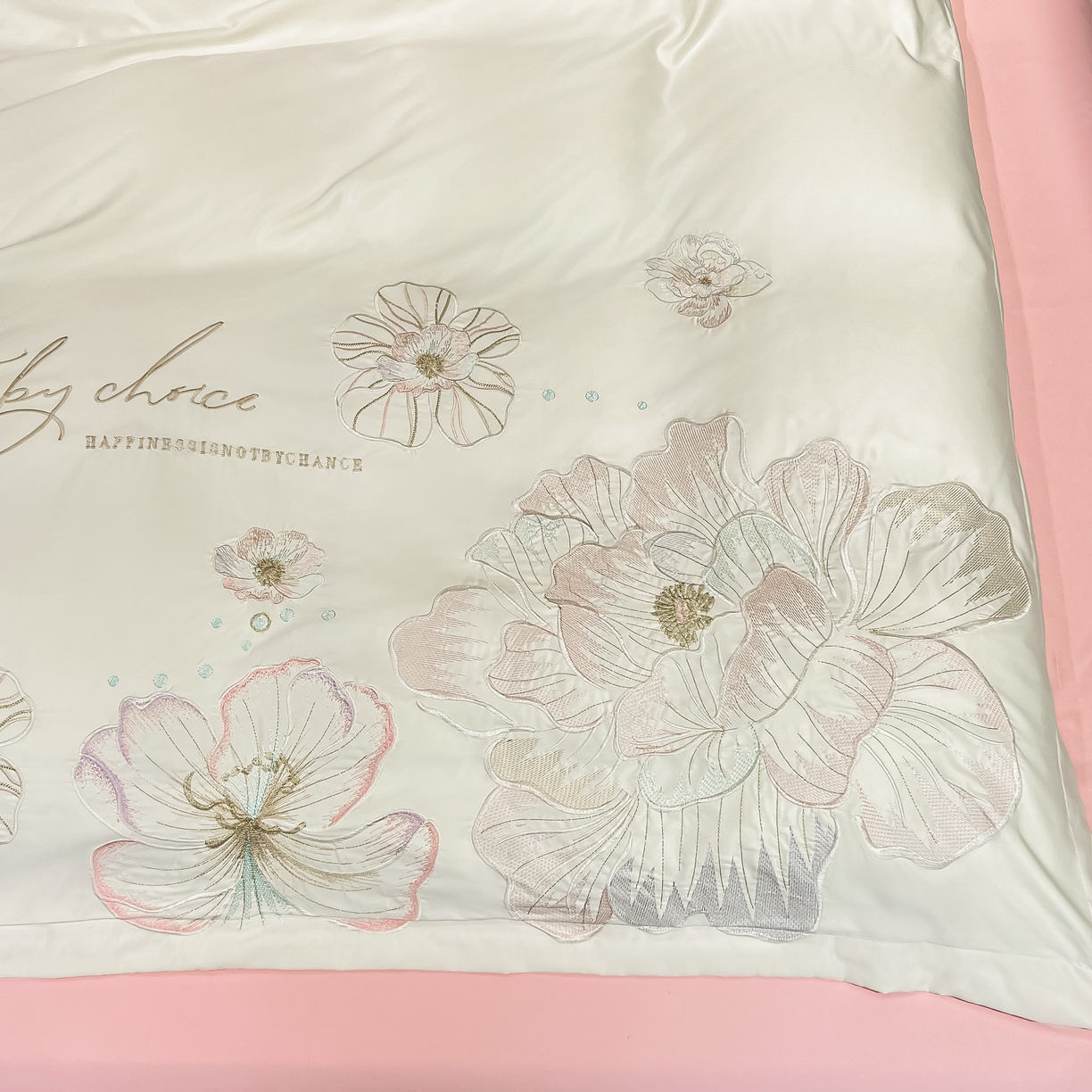 91家纺网 家纺一手货源 找家纺 色鬼布艺高端家居主号 2026新款水洗冰丝刺绣四件套花颜系列 花颜-白桃