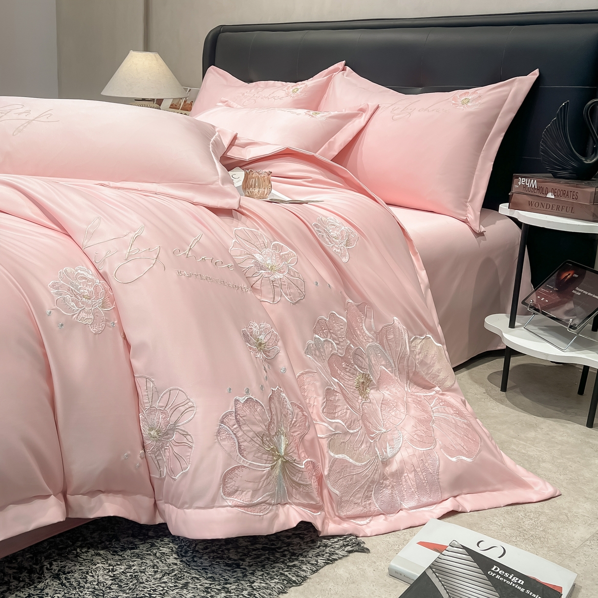 91家纺网 家纺一手货源 找家纺 色鬼布艺高端家居主号 2026新款水洗冰丝刺绣四件套花颜系列 花颜-温柔粉