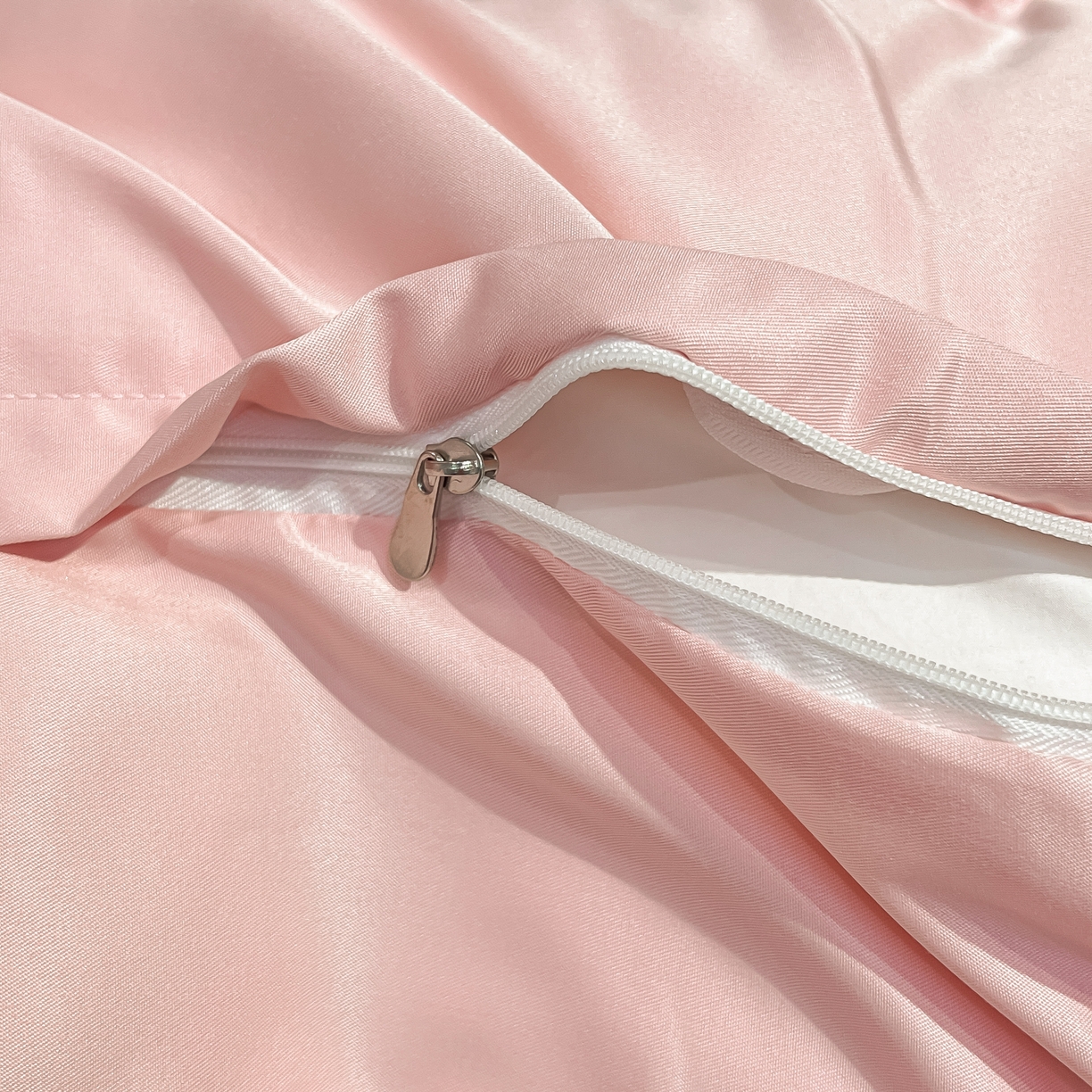 91家纺网 家纺一手货源 找家纺 色鬼布艺高端家居主号 2026新款水洗冰丝刺绣四件套花颜系列 花颜-温柔粉