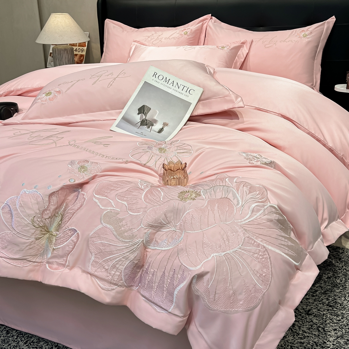 91家纺网 家纺一手货源 找家纺 色鬼布艺高端家居主号 2026新款水洗冰丝刺绣四件套花颜系列 花颜-温柔粉