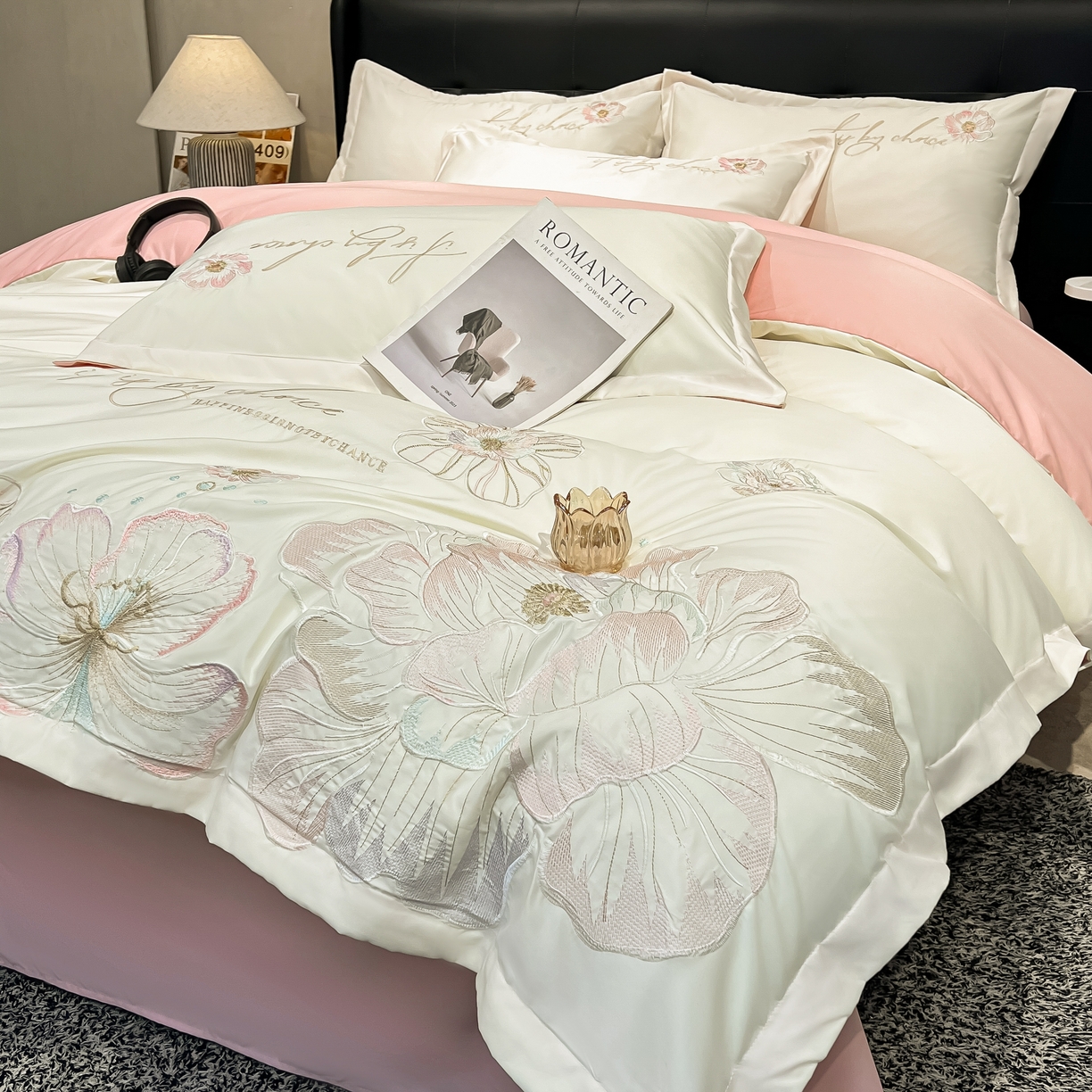 91家纺网 家纺一手货源 找家纺 色鬼布艺高端家居主号 2026新款水洗冰丝刺绣四件套花颜系列 花颜-白桃