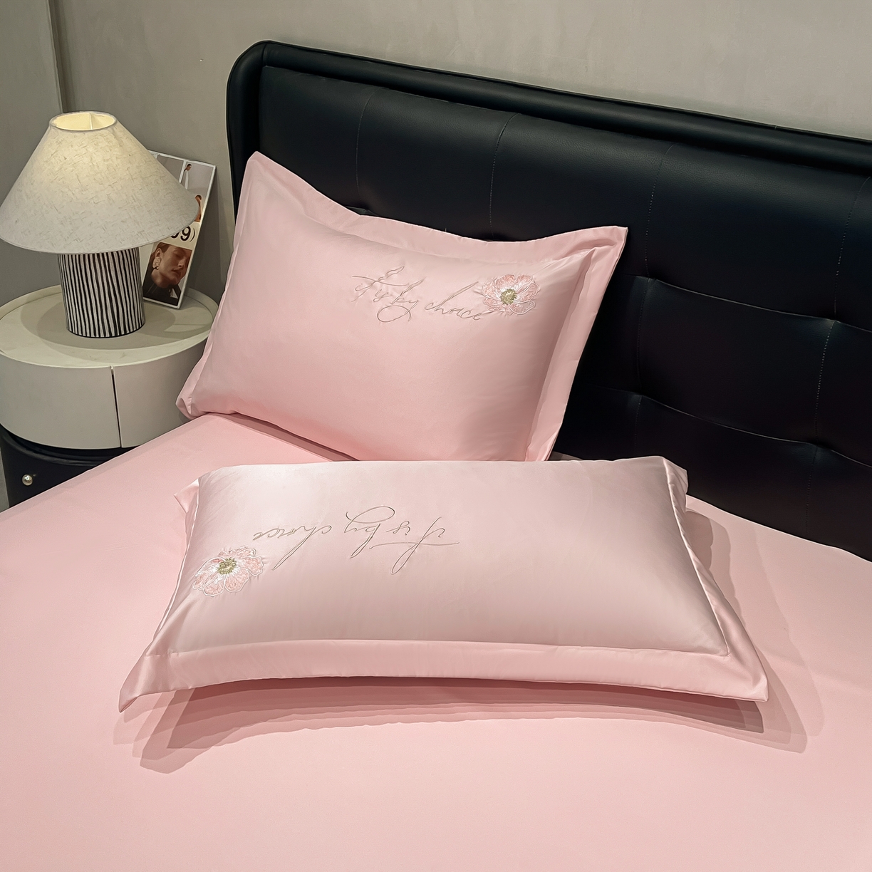 91家纺网 家纺一手货源 找家纺 色鬼布艺高端家居主号 2026新款水洗冰丝刺绣四件套花颜系列 花颜-温柔粉