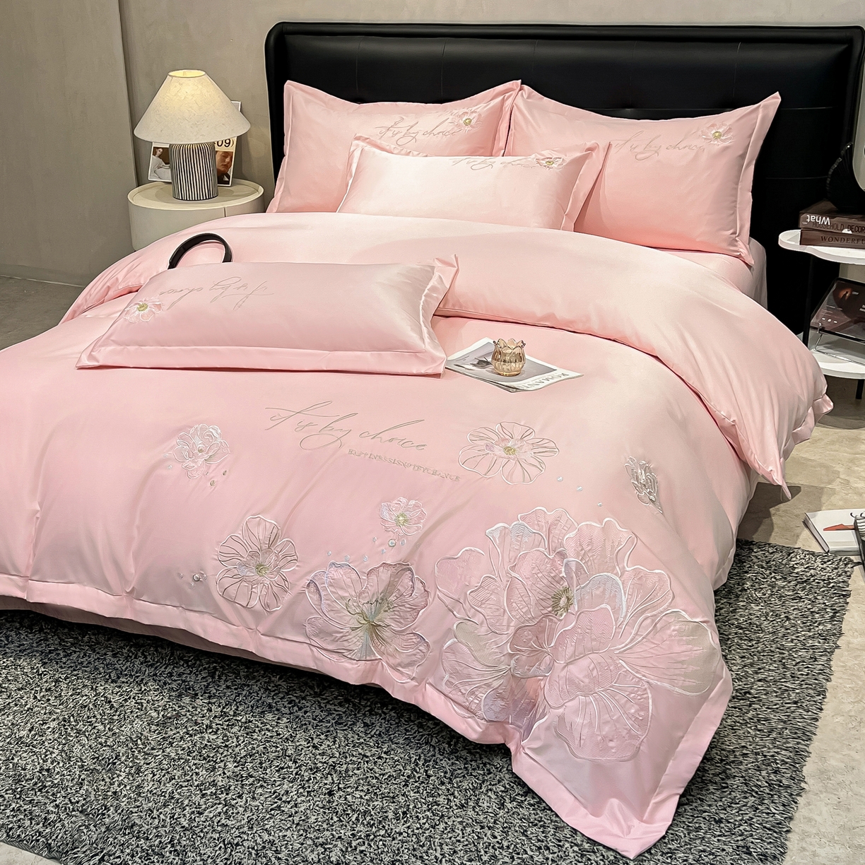 91家纺网 家纺一手货源 找家纺 色鬼布艺高端家居主号 2026新款水洗冰丝刺绣四件套花颜系列 花颜-温柔粉