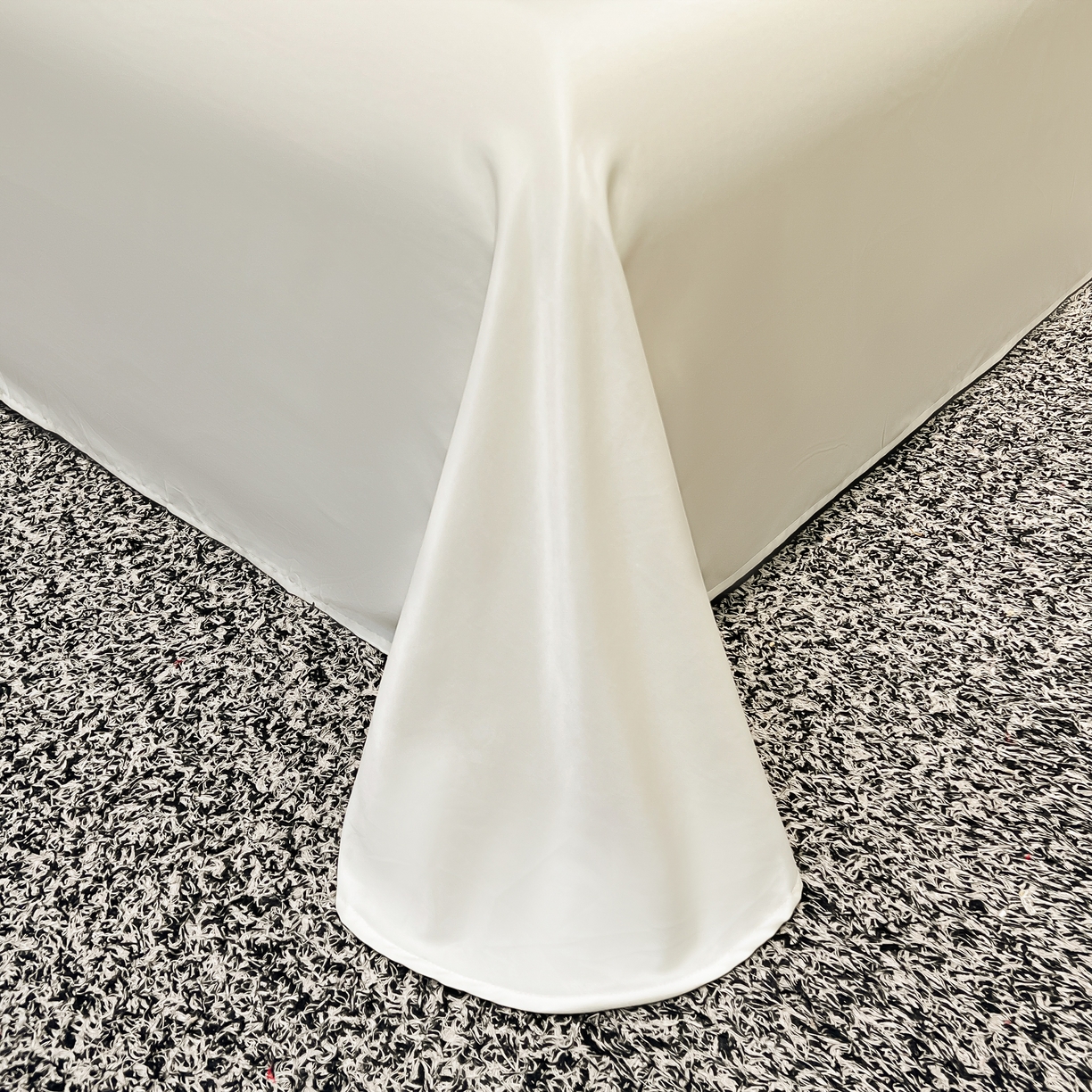 91家纺网 家纺一手货源 找家纺 色鬼布艺高端家居主号 2026新款水洗冰丝刺绣四件套花颜系列 花颜-纯洁白