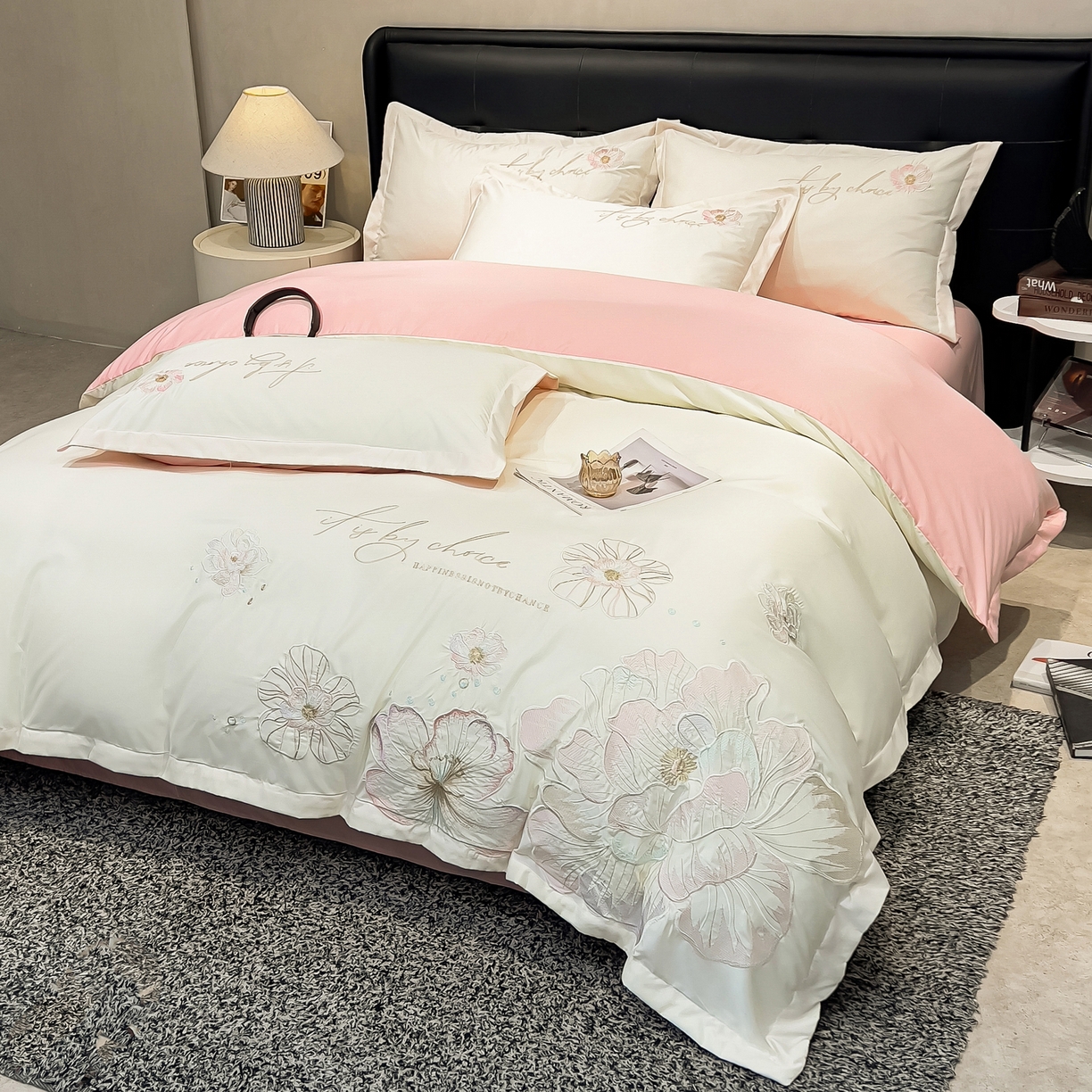 91家纺网 家纺一手货源 找家纺 色鬼布艺高端家居主号 2026新款水洗冰丝刺绣四件套花颜系列 花颜-白桃