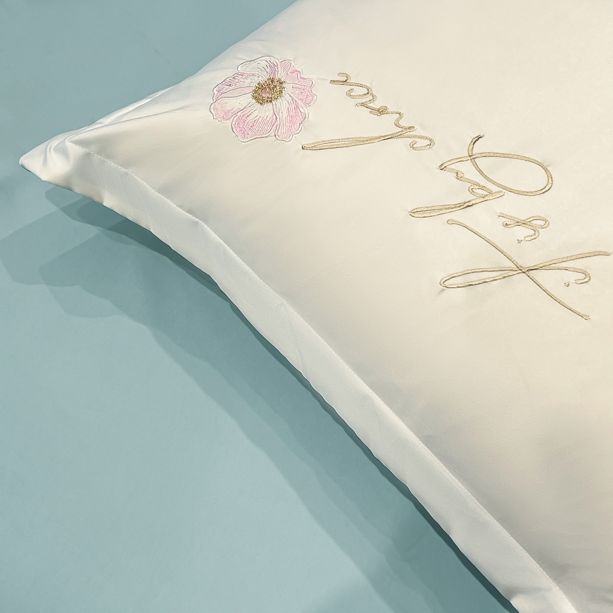 91家纺网 家纺一手货源 找家纺 色鬼布艺高端家居主号 2026新款水洗冰丝刺绣四件套花颜系列 花颜-白兰