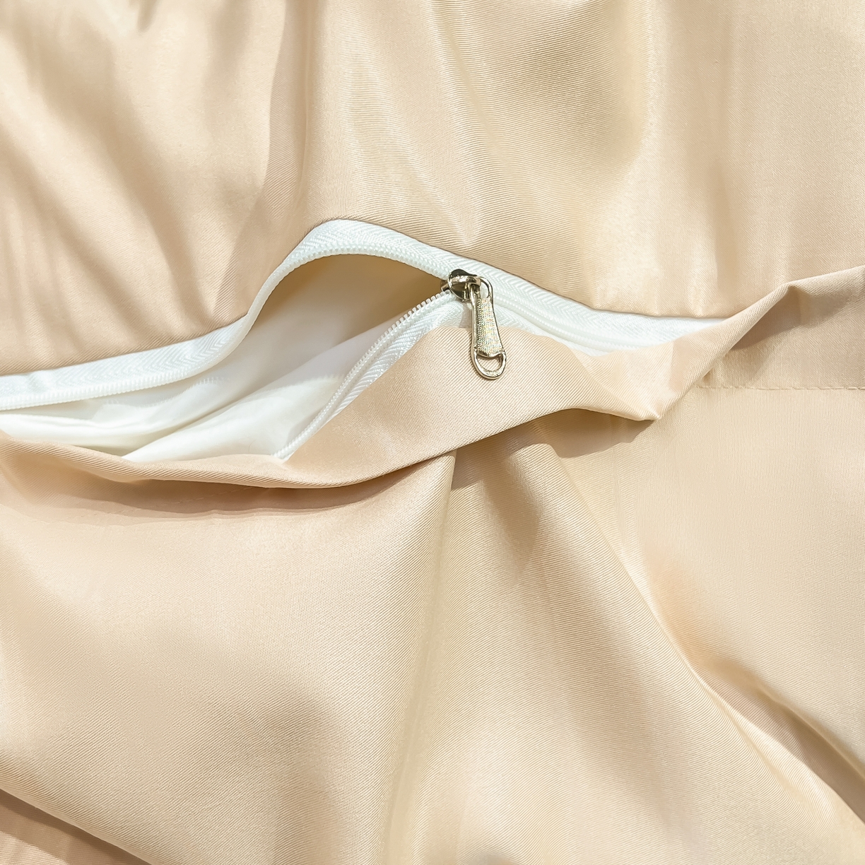 91家纺网 家纺一手货源 找家纺 色鬼布艺高端家居主号 2026新款水洗冰丝刺绣四件套花颜系列 花颜-金咖