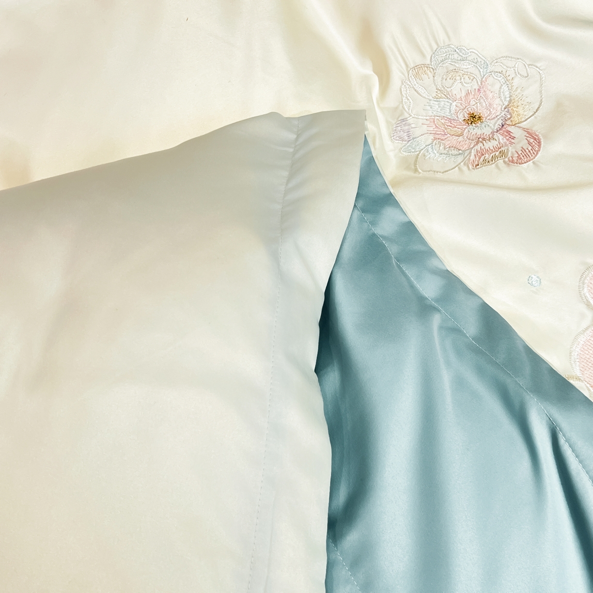 91家纺网 家纺一手货源 找家纺 色鬼布艺高端家居主号 2026新款水洗冰丝刺绣四件套花颜系列 花颜-白兰