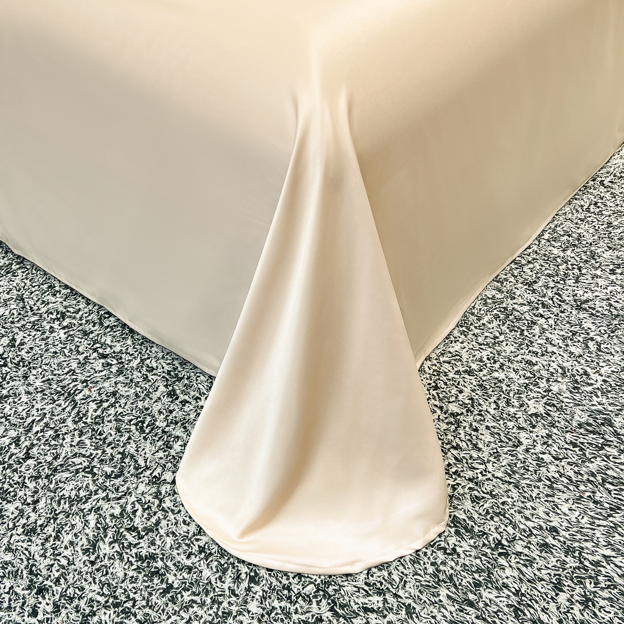 91家纺网 家纺一手货源 找家纺 色鬼布艺高端家居主号 2026新款水洗冰丝刺绣四件套花颜系列 花颜-金咖