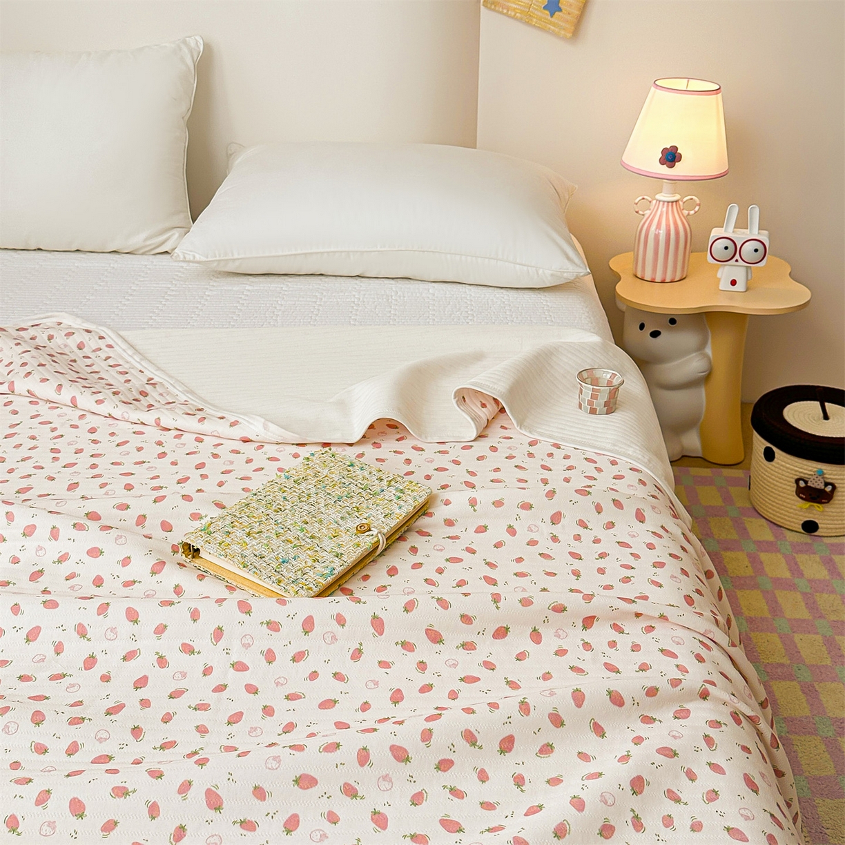 91家纺网 家纺一手货源 找家纺 布凡家居 2026款A类全棉纯棉空气印花夏被盖毯幼儿园午睡盖毯 儿童盖毯-草莓多多